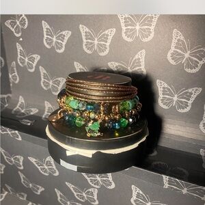 Bomb party “rocking around the Christmas tree”!Beaded Bracelet Set